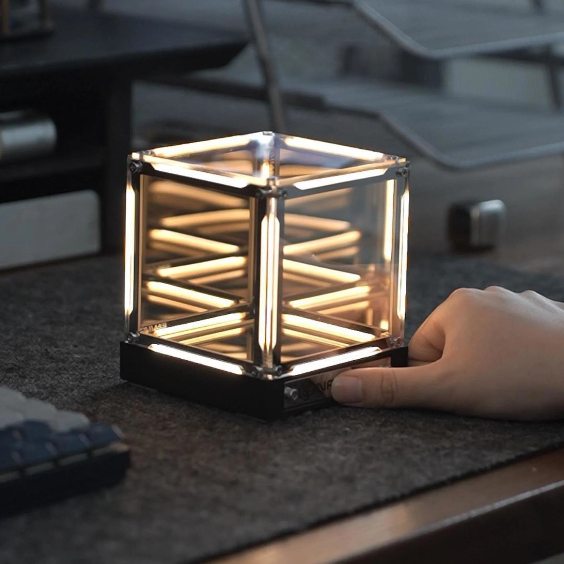 Infinity Mirror Cube – Science Fun